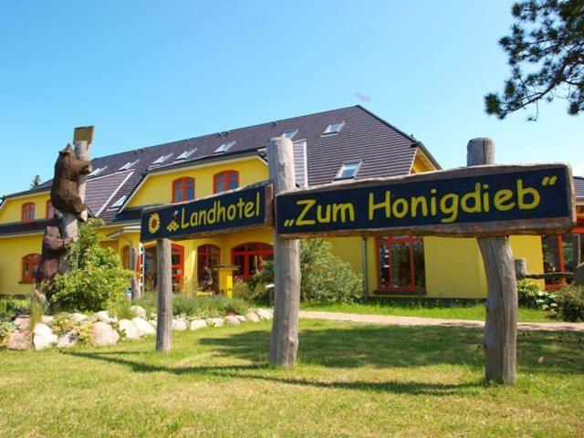 Landhotel Zum Honigdieb Рибниц-Дамгартен Экстерьер фото