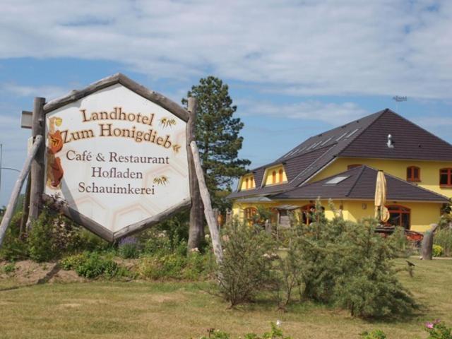 Landhotel Zum Honigdieb Рибниц-Дамгартен Экстерьер фото